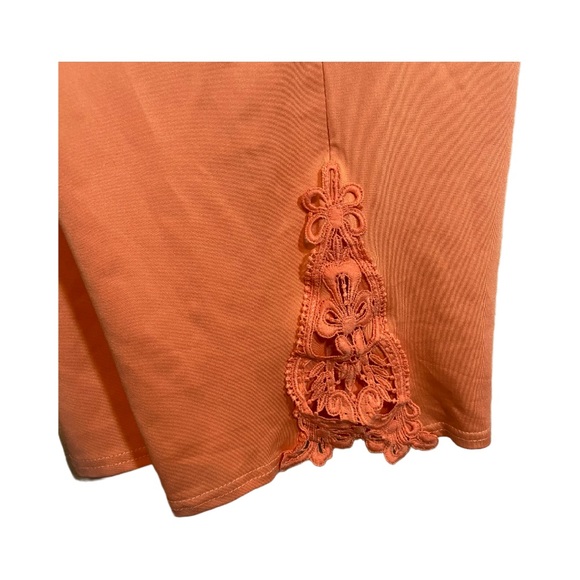 Plus Size Stretchy Coral Crop Pants with Appliqué at the Ankle - Picture 2 of 5